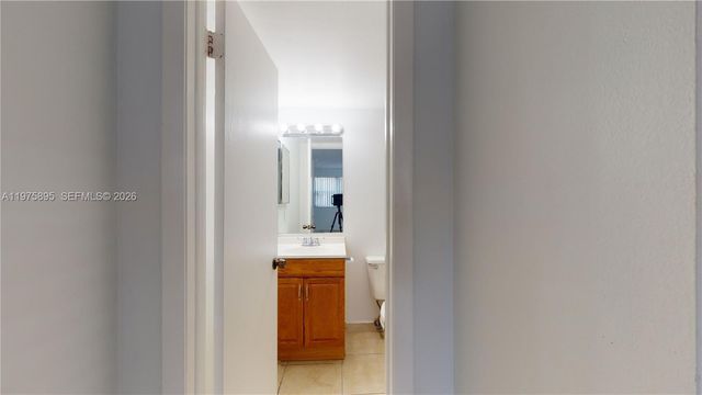 15600 SW 80th St L-202, Miami, FL 33193