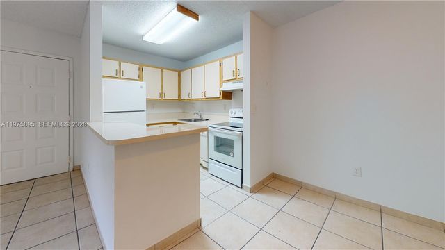 15600 SW 80th St L-202, Miami, FL 33193
