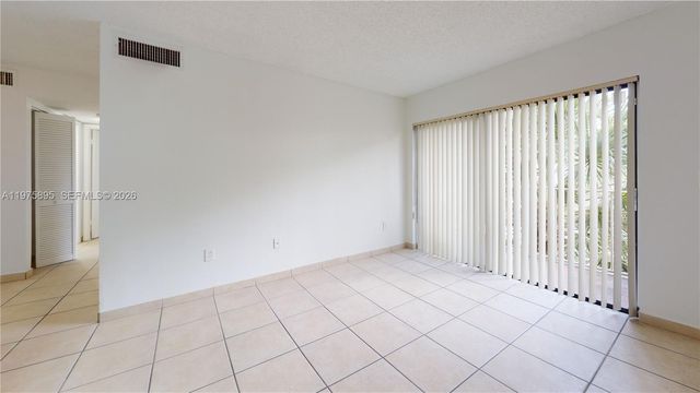 15600 SW 80th St L-202, Miami, FL 33193