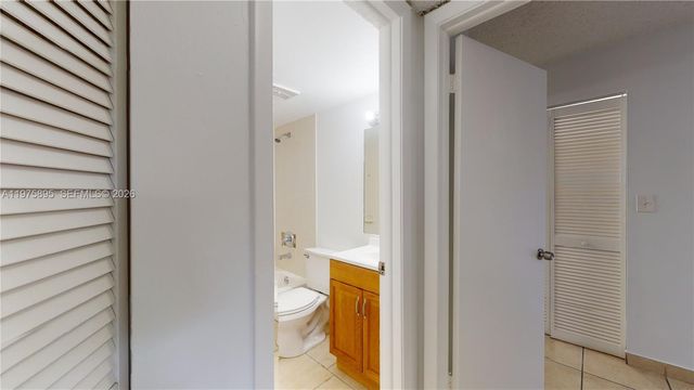 15600 SW 80th St L-202, Miami, FL 33193