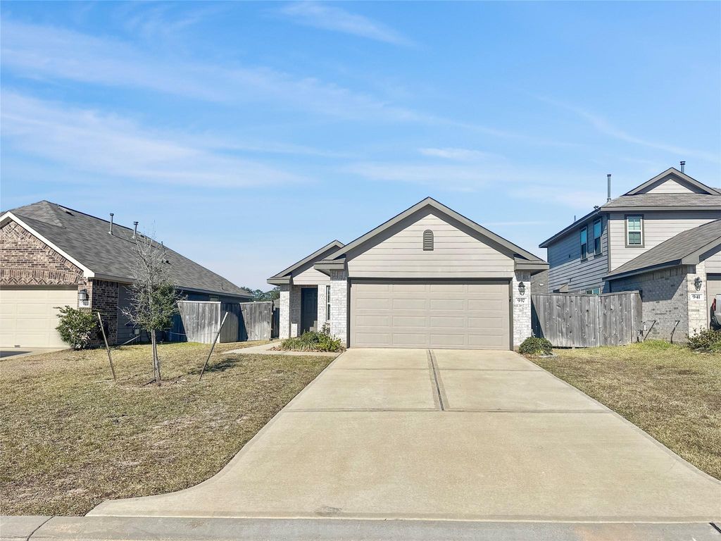 937 Silver Birch Branch, Magnolia, TX 77354