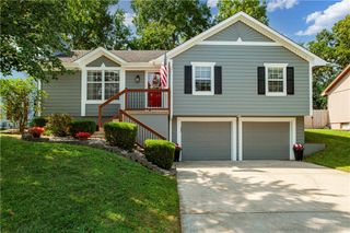 2417 NE Bridgeport Drive, Lee's Summit, MO 64086