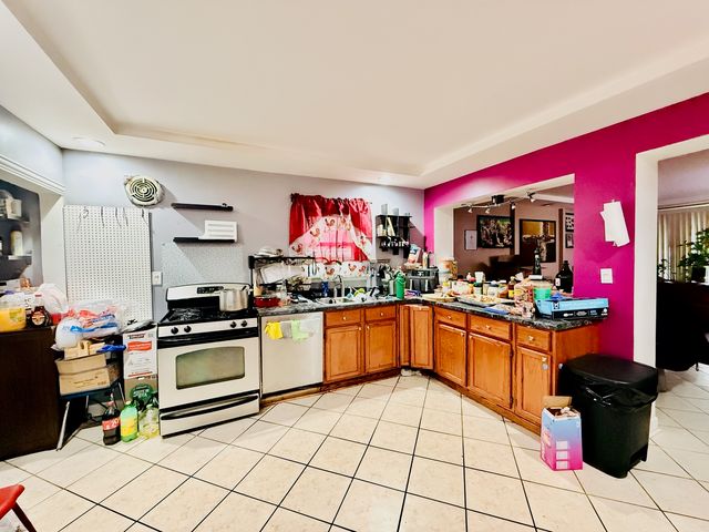 5542 S Nottingham Avenue, Chicago, IL 60638