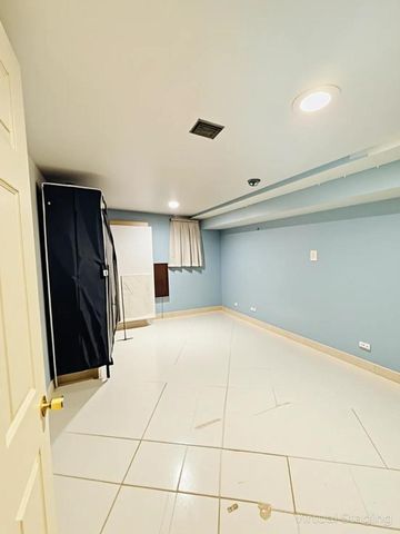 5542 S Nottingham Avenue, Chicago, IL 60638