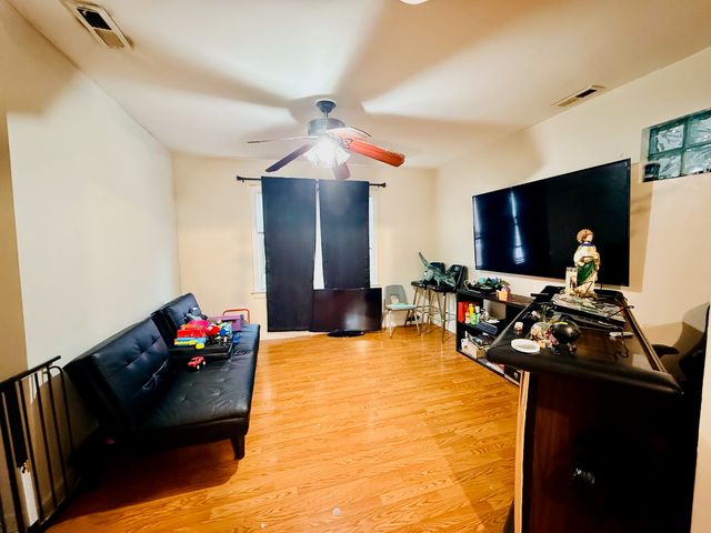 5542 S Nottingham Avenue, Chicago, IL 60638