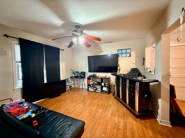 5542 S Nottingham Avenue, Chicago, IL 60638