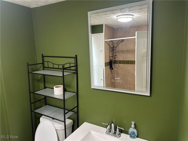 434 Hillwood Drive, Akron, OH 44320