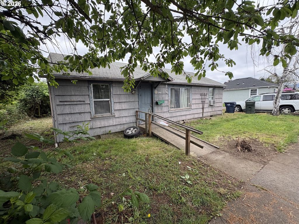 394 S 37TH St, Springfield, OR 97478