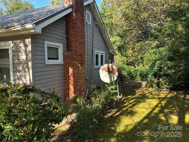 290 Old Hwy 10 Road W, Marion, NC 28752