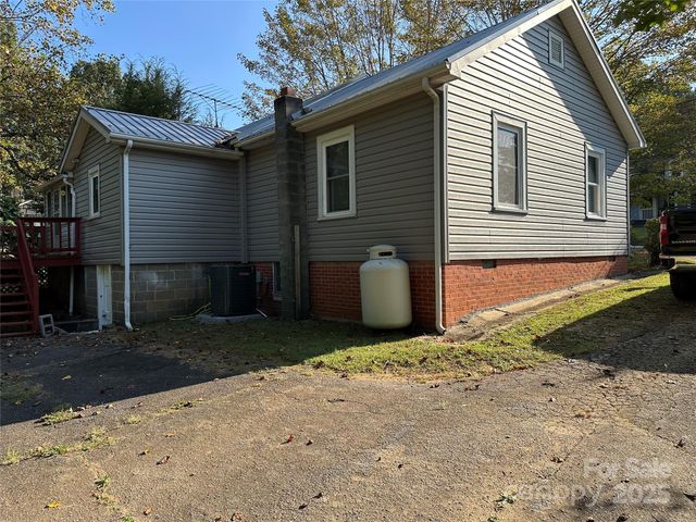 290 Old Hwy 10 Road W, Marion, NC 28752
