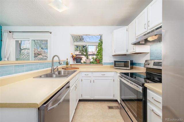 1237 S Flower Circle D, Lakewood, CO 80232