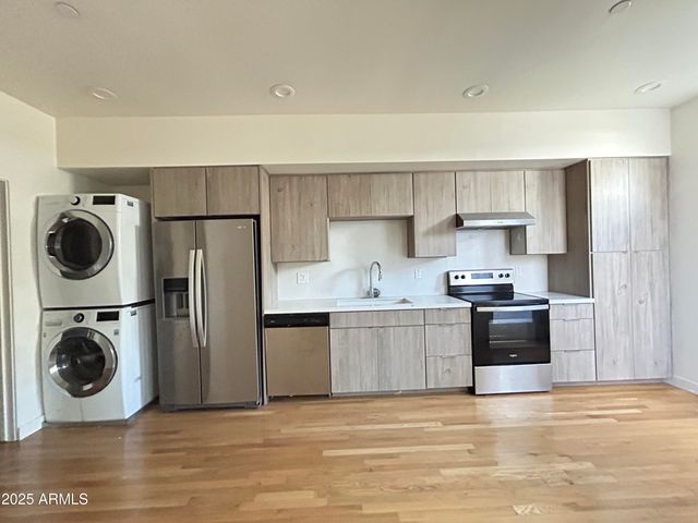 526 W CULVER Street B, Phoenix, AZ 85003