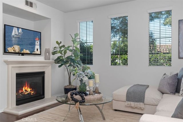 25 Vermillion, Irvine, CA 92603
