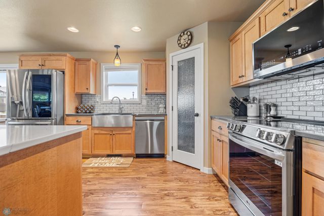 6703 Ashwood Loop, Fargo, ND 58104