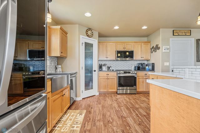6703 Ashwood Loop, Fargo, ND 58104