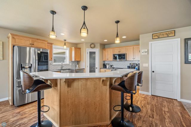 6703 Ashwood Loop, Fargo, ND 58104