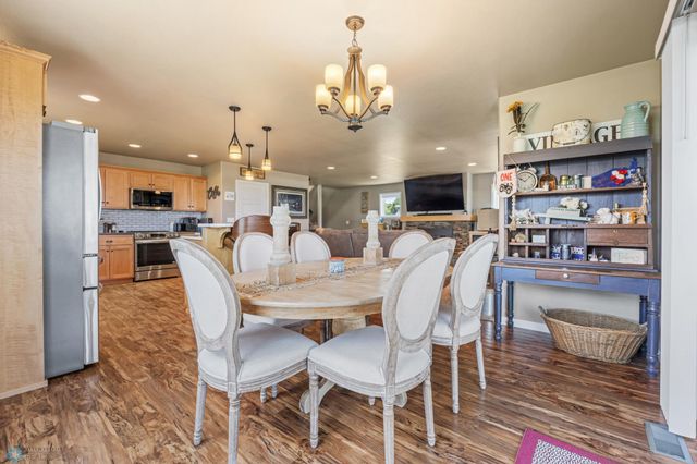 6703 Ashwood Loop, Fargo, ND 58104