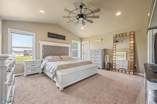 6703 Ashwood Loop, Fargo, ND 58104