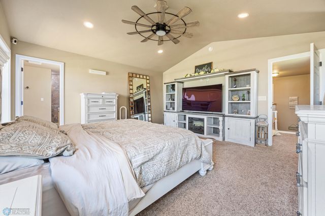 6703 Ashwood Loop, Fargo, ND 58104