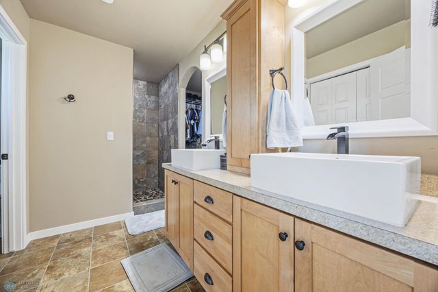 6703 Ashwood Loop, Fargo, ND 58104