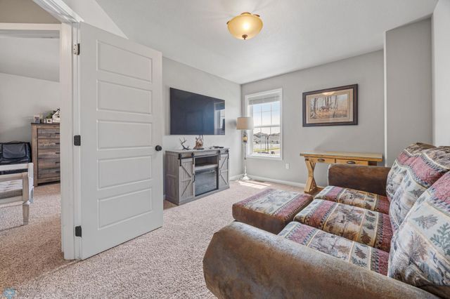 6703 Ashwood Loop, Fargo, ND 58104