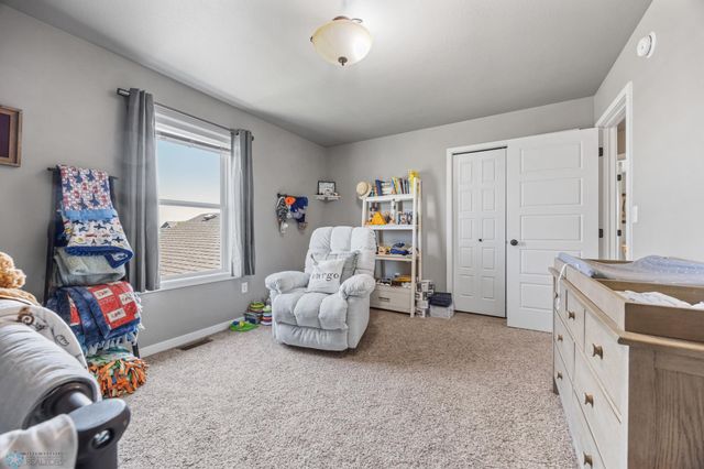 6703 Ashwood Loop, Fargo, ND 58104