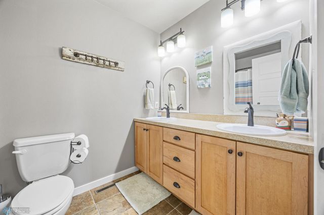 6703 Ashwood Loop, Fargo, ND 58104