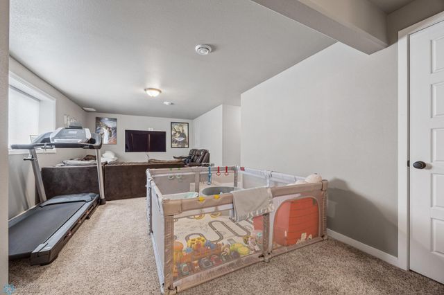 6703 Ashwood Loop, Fargo, ND 58104