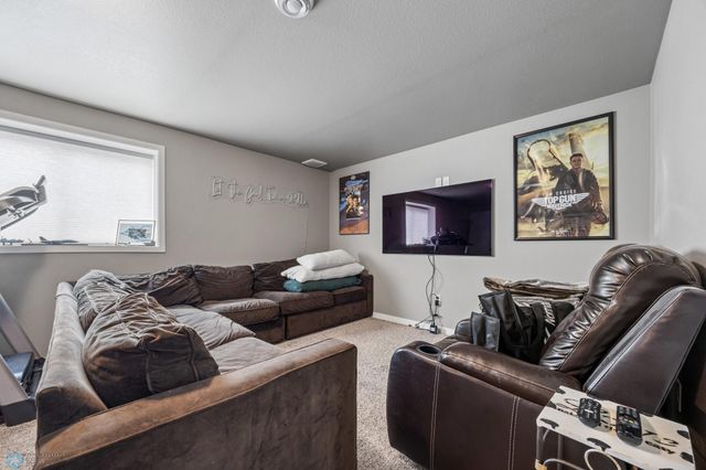 6703 Ashwood Loop, Fargo, ND 58104