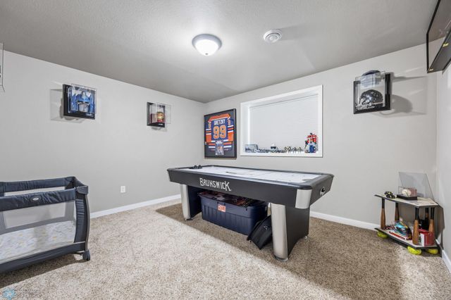 6703 Ashwood Loop, Fargo, ND 58104