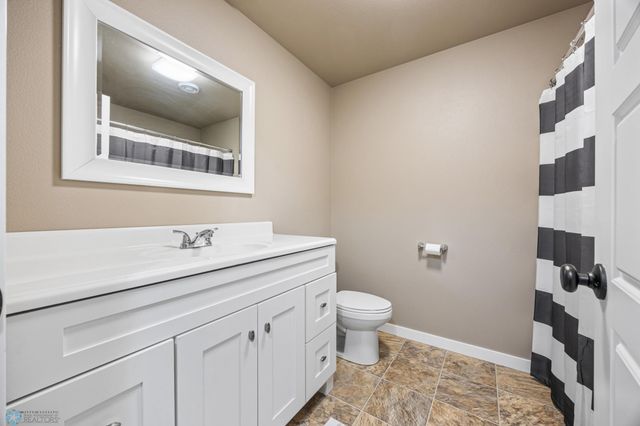6703 Ashwood Loop, Fargo, ND 58104