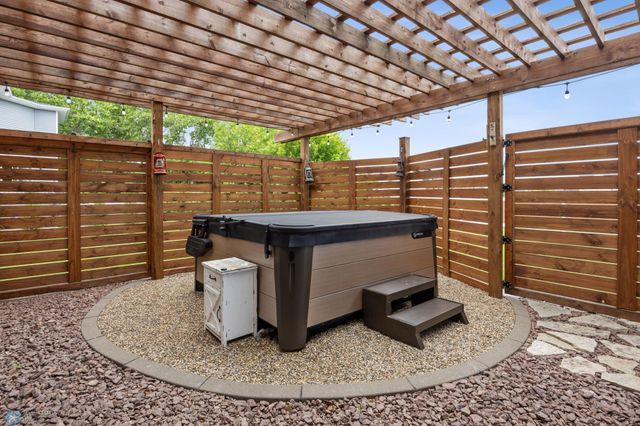 6703 Ashwood Loop, Fargo, ND 58104