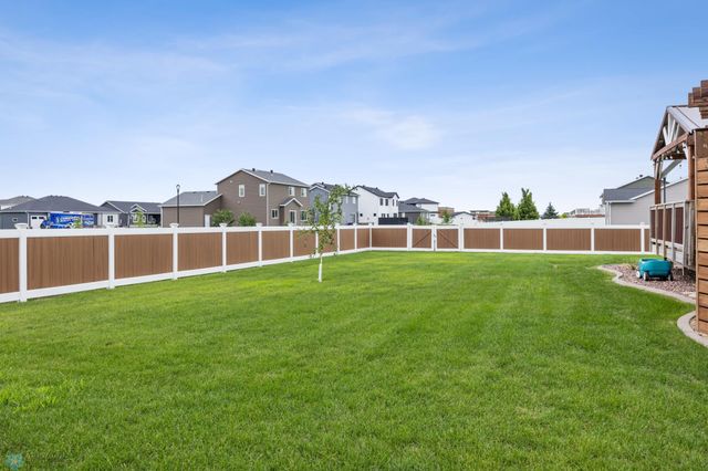 6703 Ashwood Loop, Fargo, ND 58104