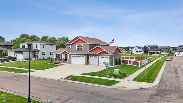 6703 Ashwood Loop, Fargo, ND 58104