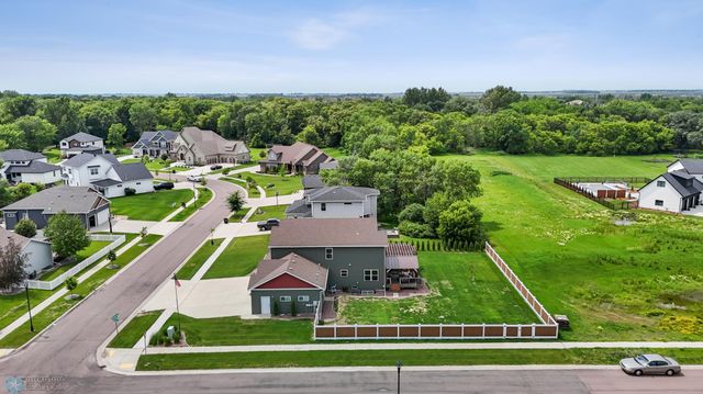 6703 Ashwood Loop, Fargo, ND 58104