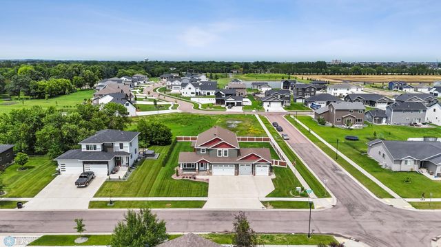6703 Ashwood Loop, Fargo, ND 58104