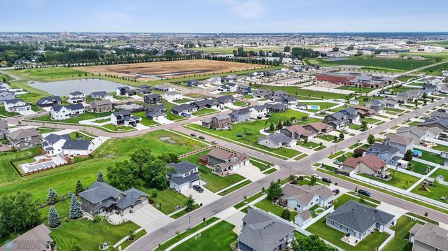 6703 Ashwood Loop, Fargo, ND 58104