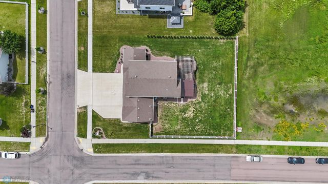 6703 Ashwood Loop, Fargo, ND 58104