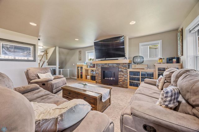 6703 Ashwood Loop, Fargo, ND 58104