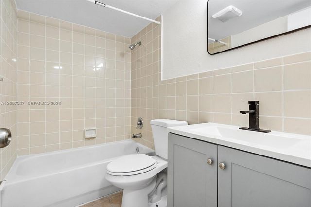 1715 N 16th Ave 114, Hollywood, FL 33020