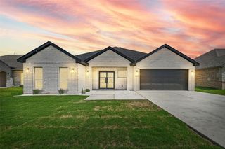2414 Lauren St, Mabank, TX 75147