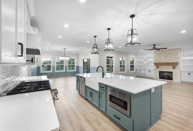 230 Hall Ct, Adams, TN 37010