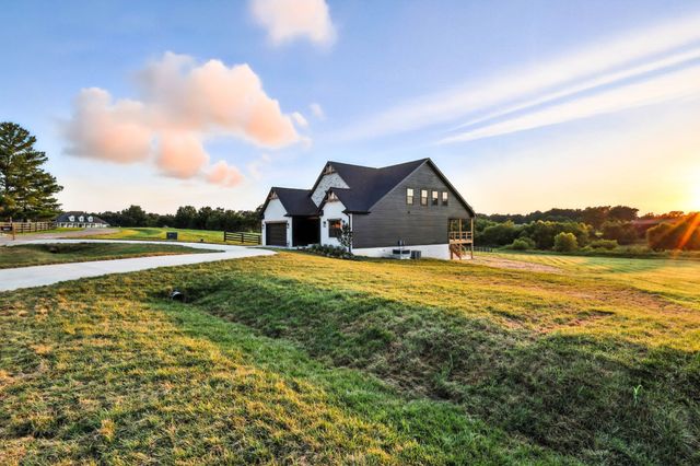 230 Hall Ct, Adams, TN 37010