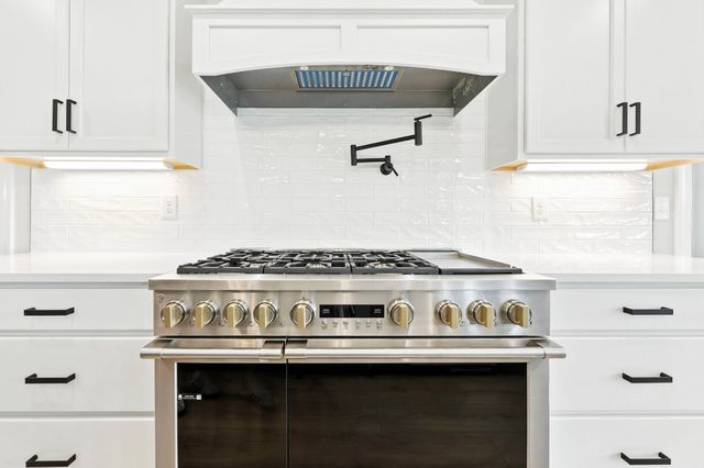 230 Hall Ct, Adams, TN 37010