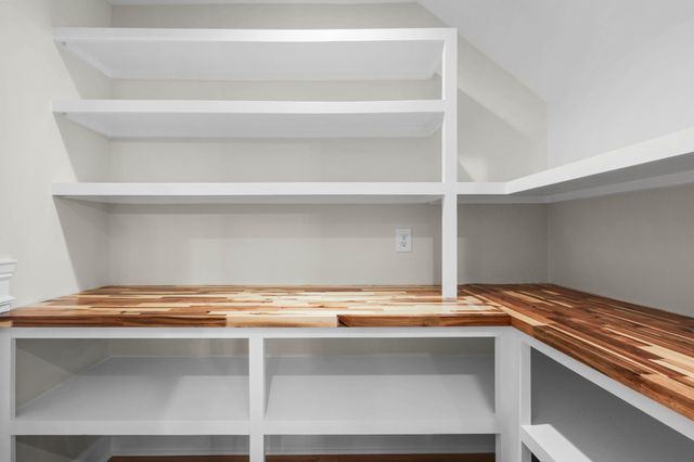 230 Hall Ct, Adams, TN 37010