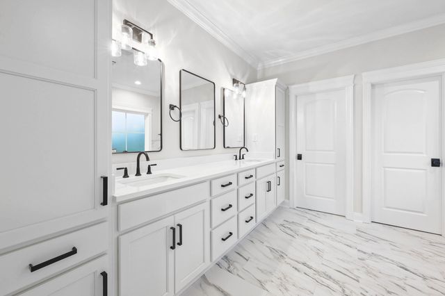 230 Hall Ct, Adams, TN 37010