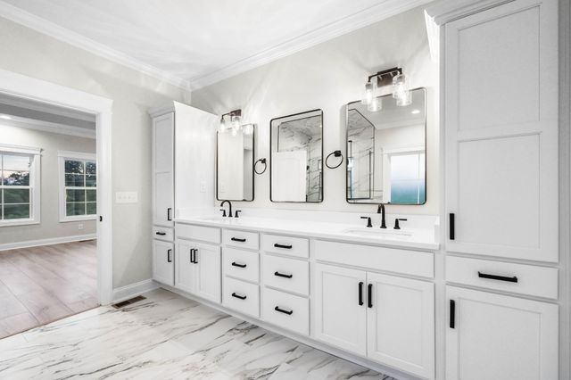 230 Hall Ct, Adams, TN 37010