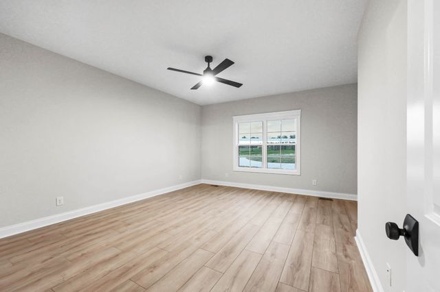 230 Hall Ct, Adams, TN 37010