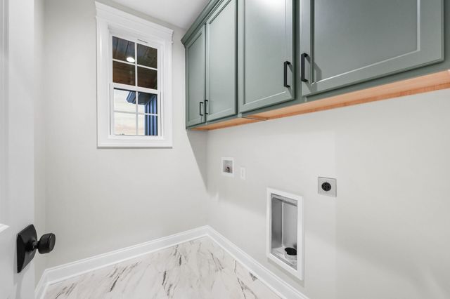 230 Hall Ct, Adams, TN 37010