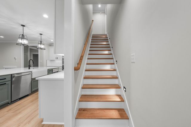 230 Hall Ct, Adams, TN 37010